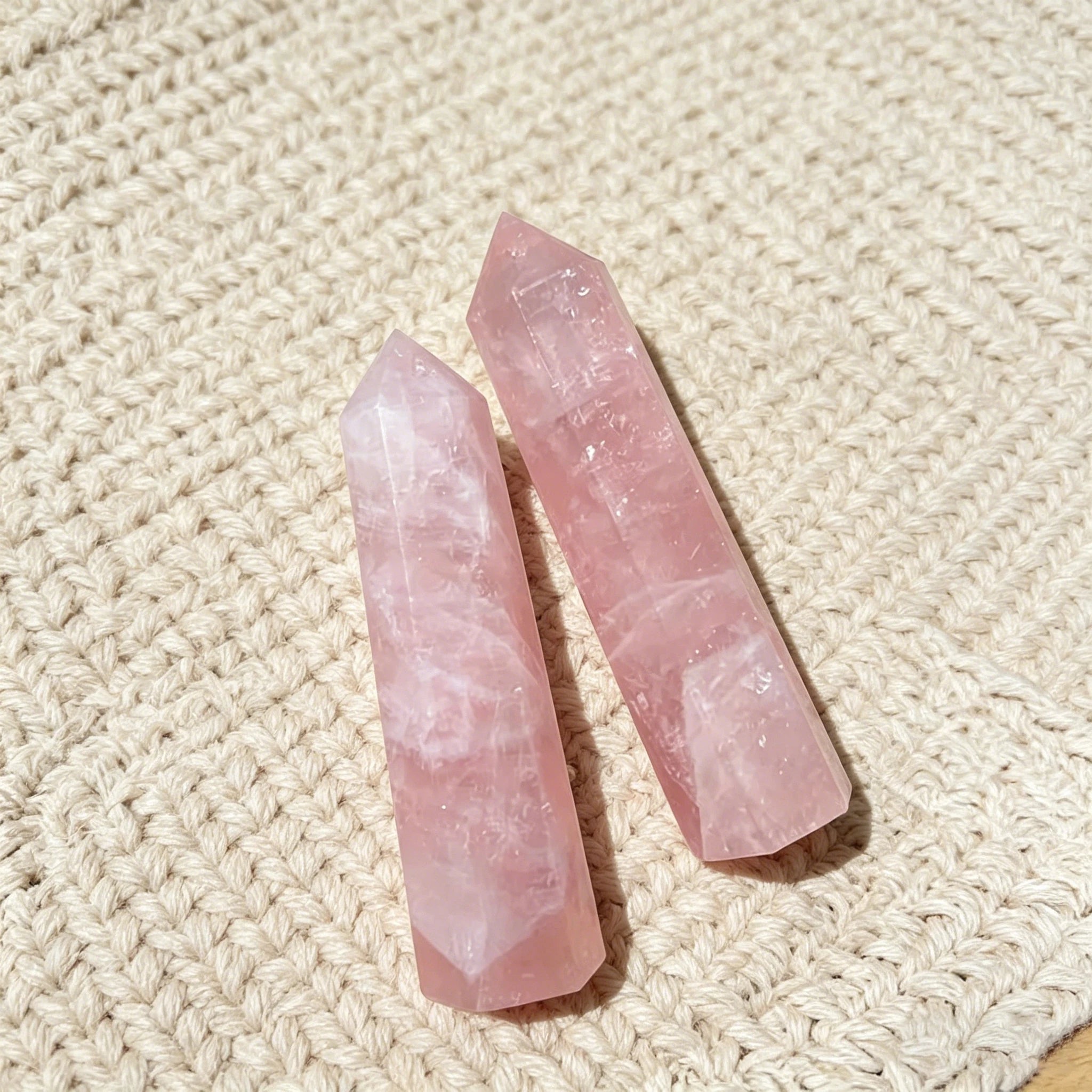 4-7cm Natural Crystal Point Column Energy Purification Reiki Healing Stone for Meditation Mindful Relaxation Home Decor Gift